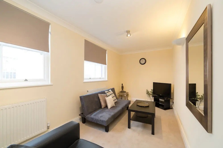 Room 10 of 20