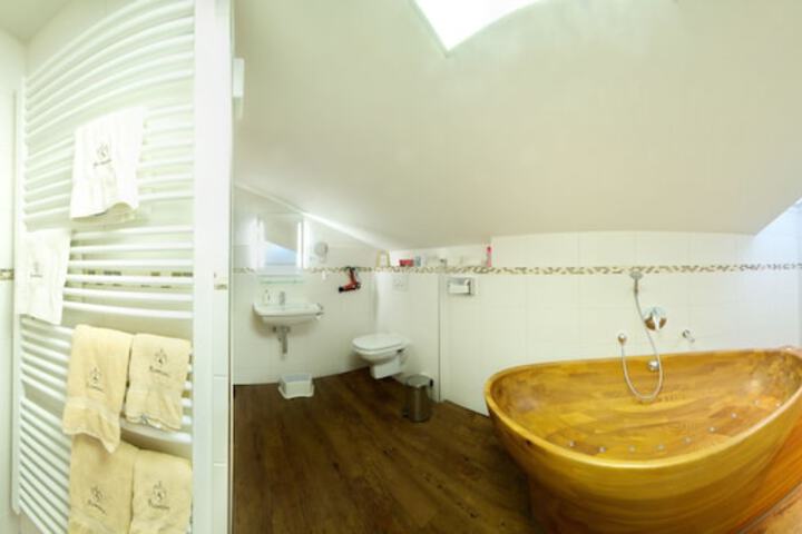 Room 10 of 31