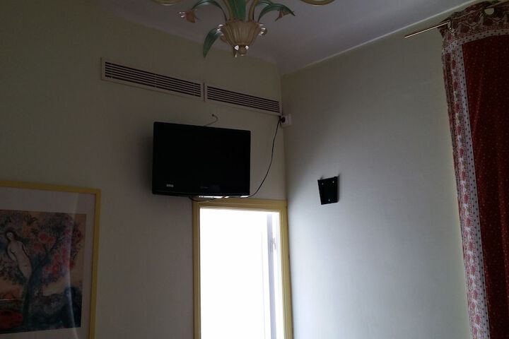 Room 12 of 32