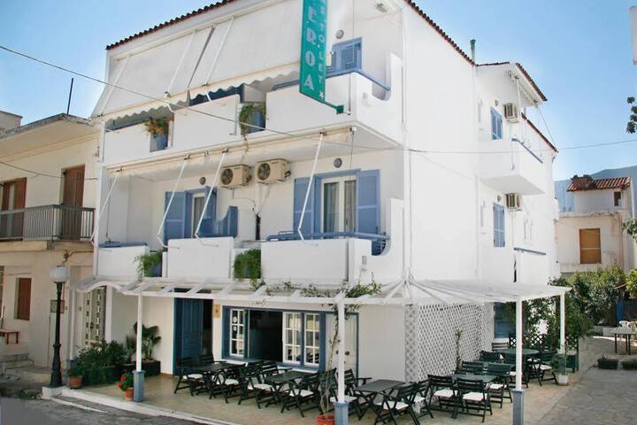 Photo 1