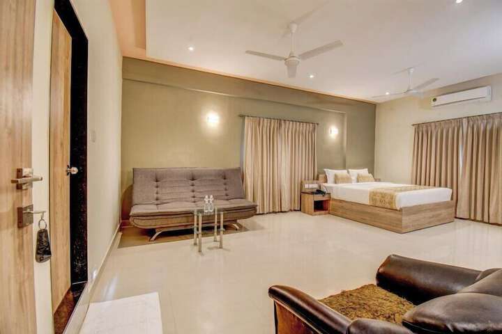 Room 9 of 15