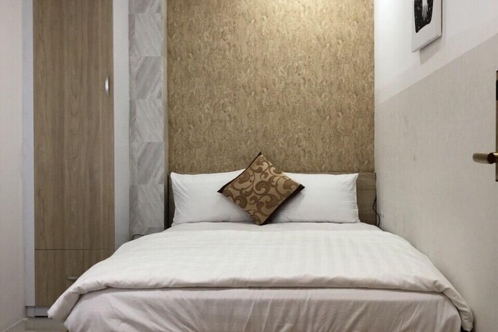 Room 25 of 49