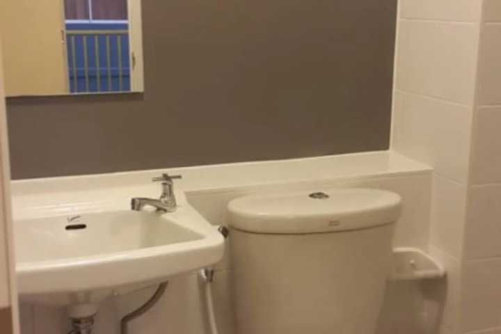 Room 9 of 10