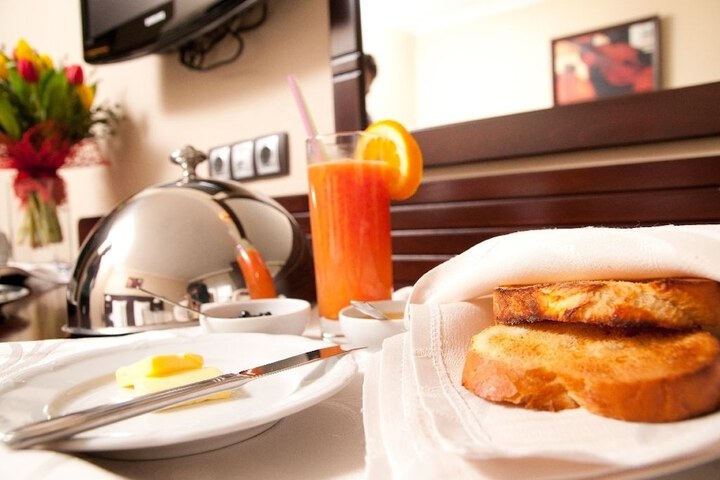 Breakfast/Coffee Service 28 of 33