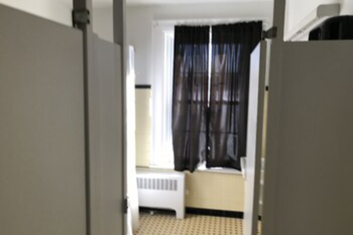 Room 25 of 108