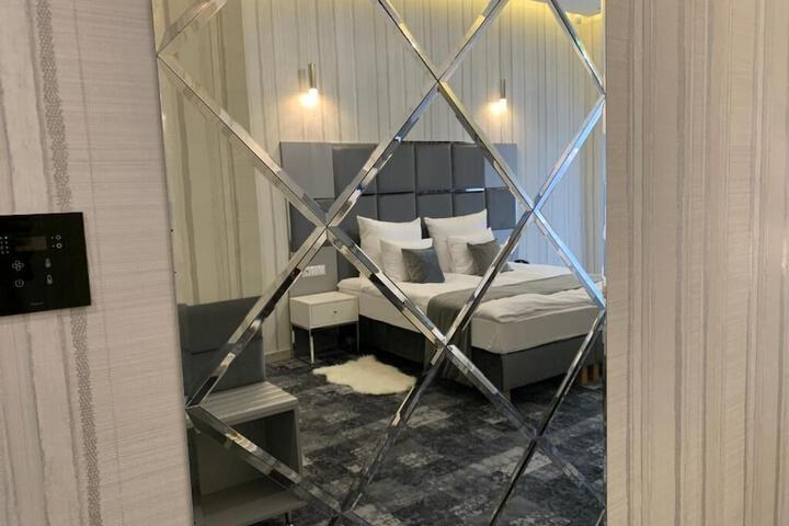 Room 10 of 25