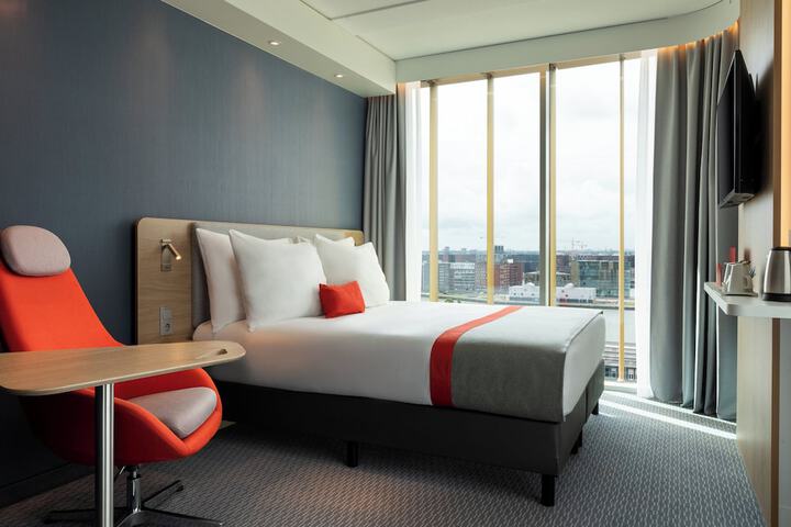 Room 21 of 80