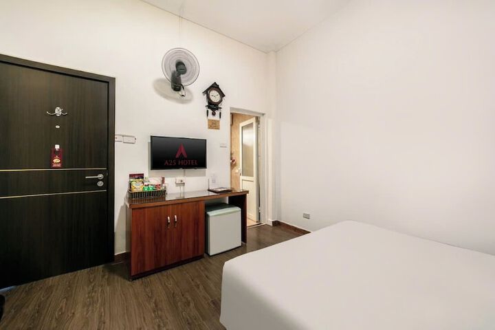 Room 6 of 14