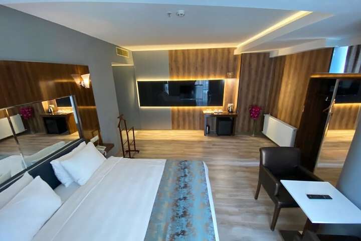 Room 7 of 64