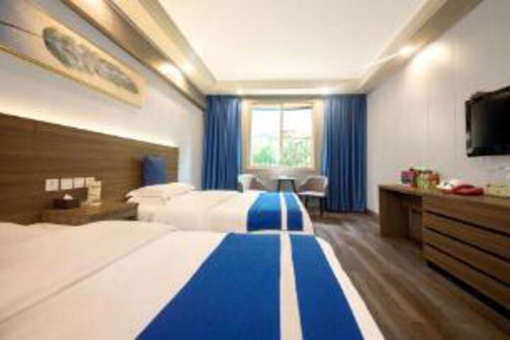 Room 5 of 7