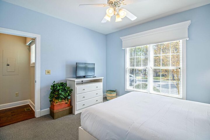 Room 12 of 126