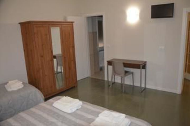 Room 17 of 32