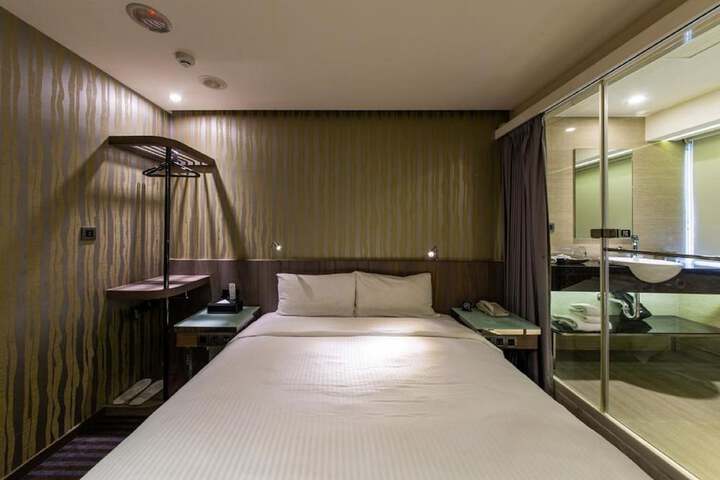 Room 13 of 26