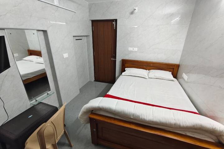 Room 2 of 2
