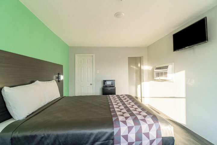 Room 17 of 79