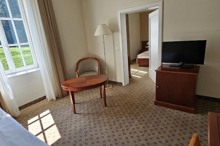 Room 27 of 128