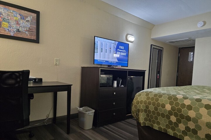 Room 8 of 15