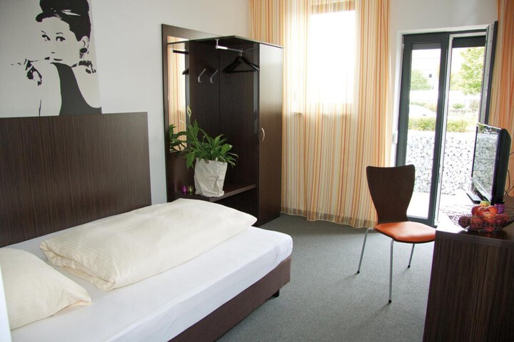 Room 12 of 38