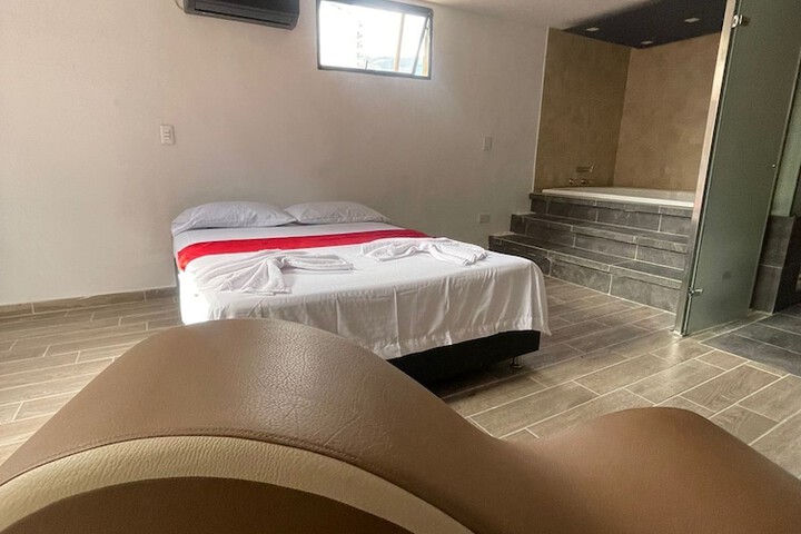 Room 7 of 10