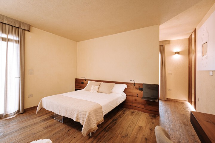 Room 10 of 74