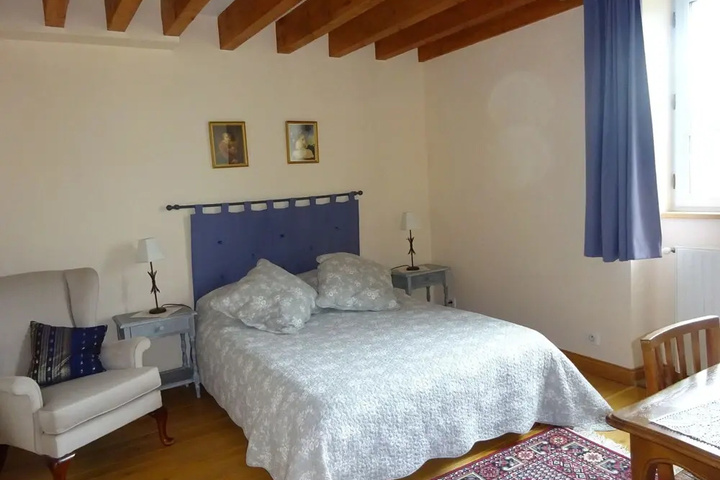 Room 4 of 9