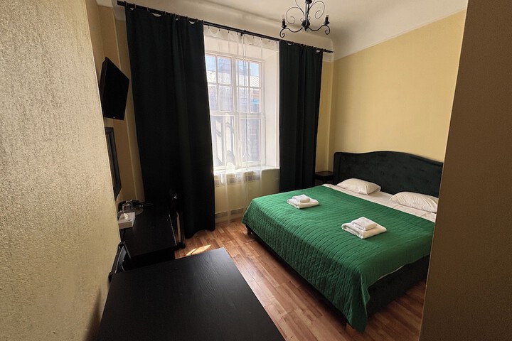 Room 147 of 272