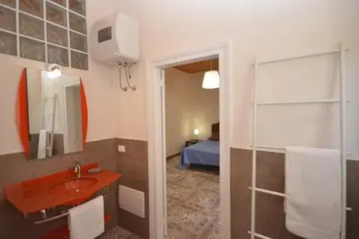 Room 7 of 18