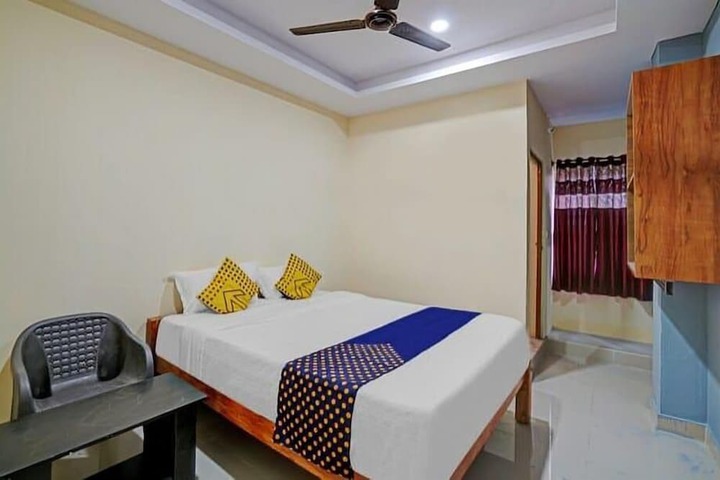 Room 4 of 6