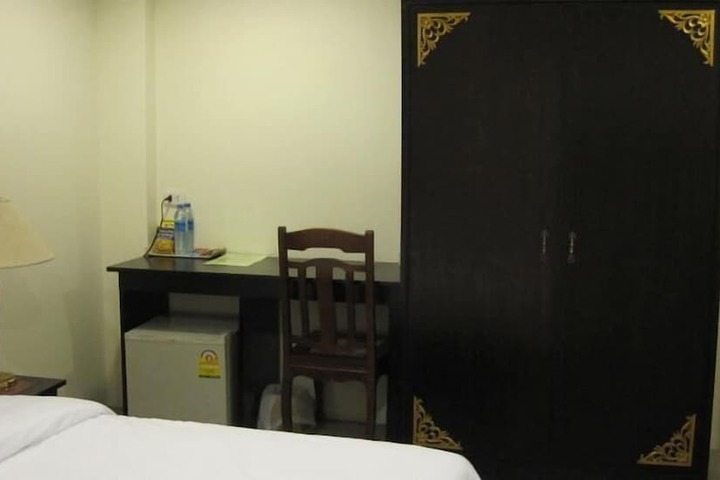 Room 19 of 37