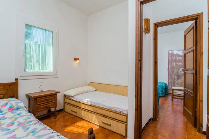 Room 6 of 14