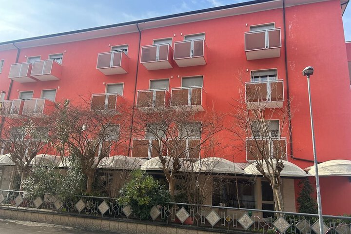 Hotel 72 of 80