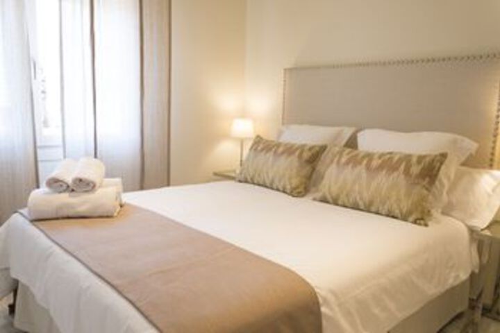 Room 44 of 211