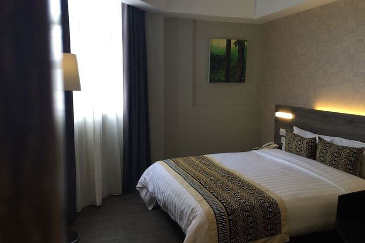 Room 5 of 22