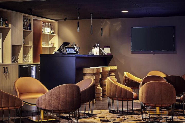 Lounge 40 of 55
