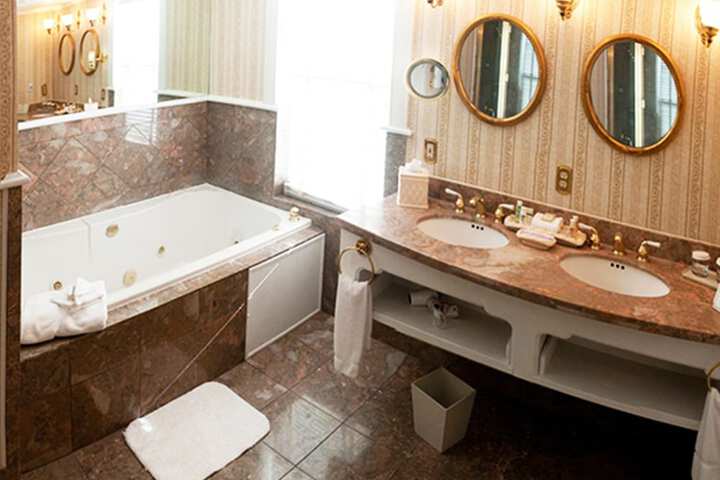 Jetted tub