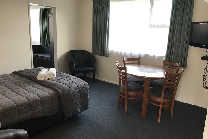 Room 9 of 100