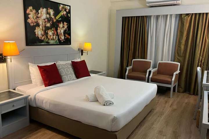 Room 16 of 650