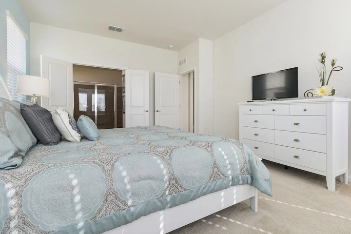 Room 4 of 20
