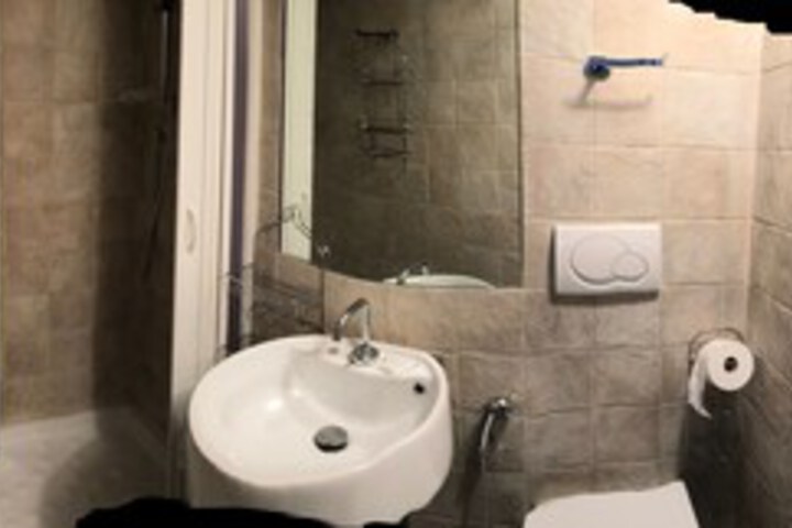 Room 17 of 83