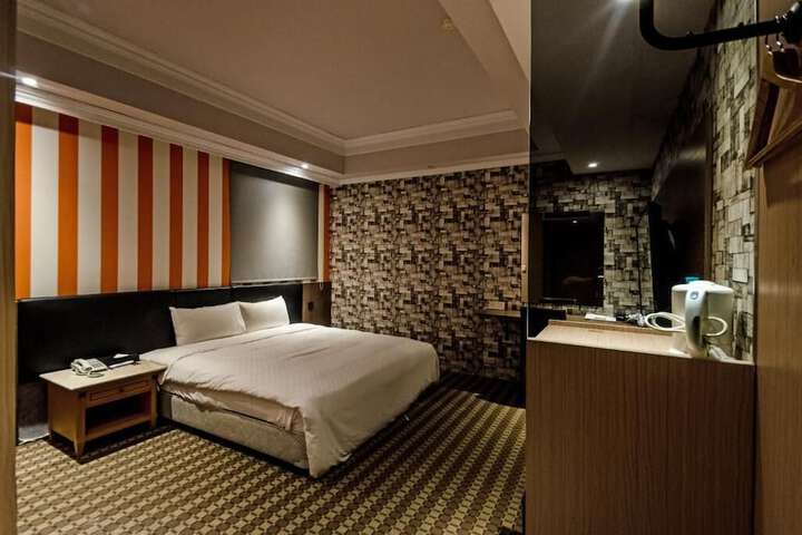 Room 22 of 48