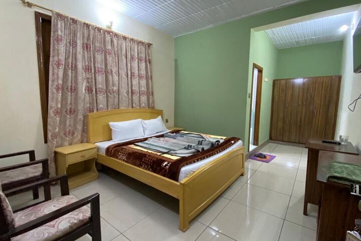 Room 2 of 2