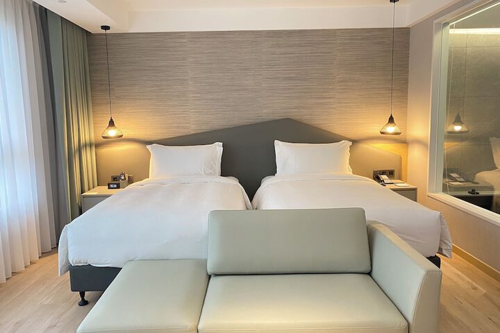 Room 14 of 83