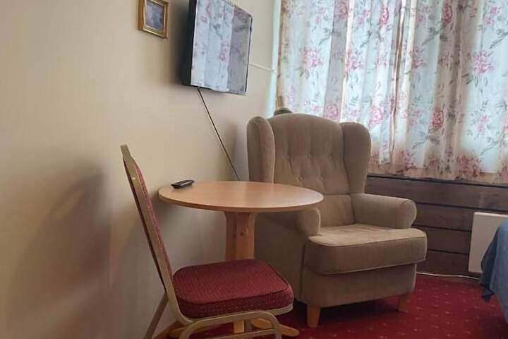 Room 2 of 32