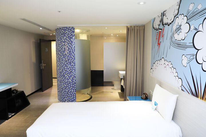 Room 18 of 154