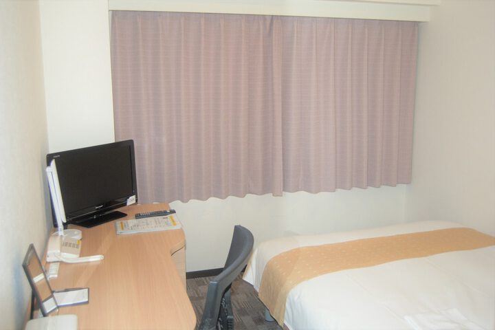 Room 27 of 49