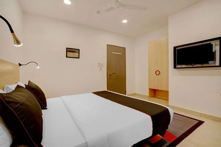 Room 6 of 18