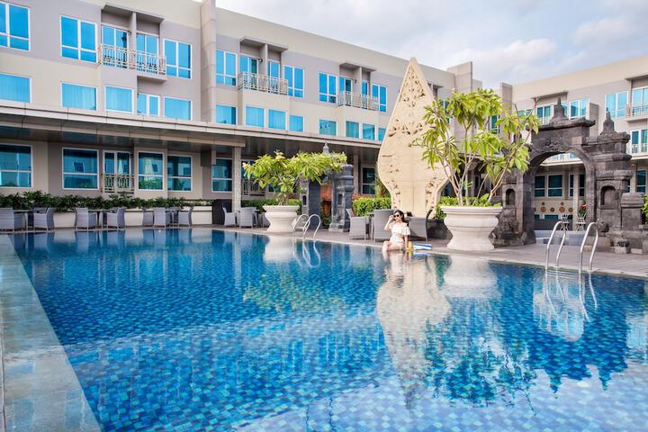 Hotel Pool