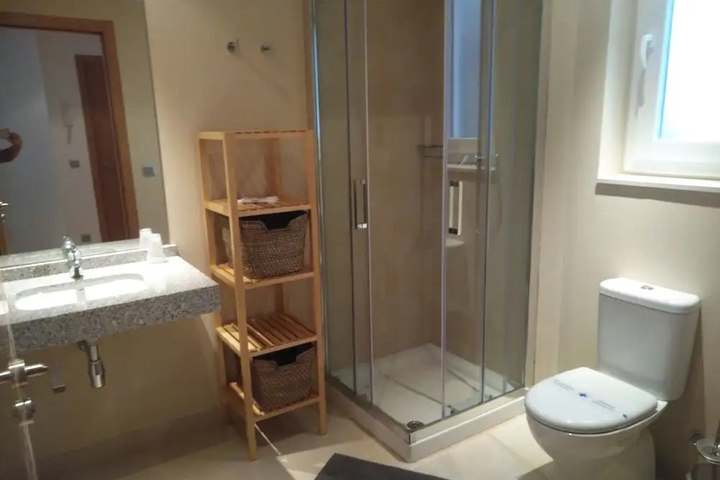 Room 6 of 10