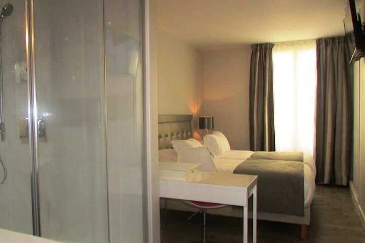 Room 16 of 46