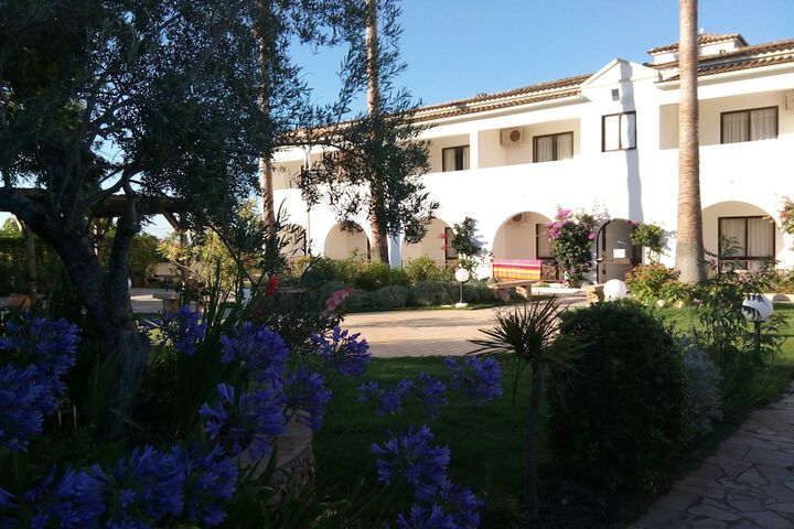 Hotel Exterior 36 of 46
